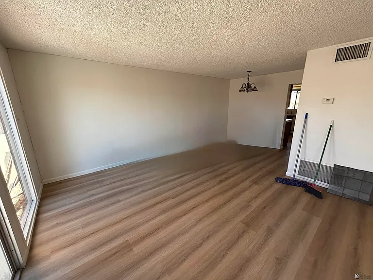2490 W Yowell Ct — Photo 4