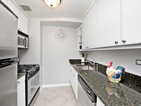5th image of 106 Central Park S #190