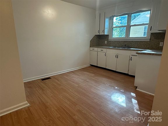 5th image of 725 Ontario St