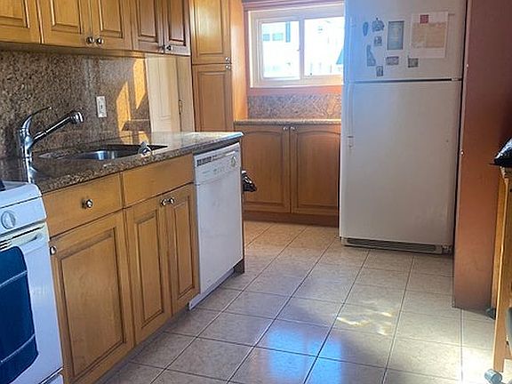 5th image of 13 Ebony Ct