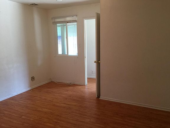 4th image of 13547 Osborne St