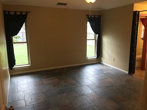 3rd image of 3766 Auburn Dr