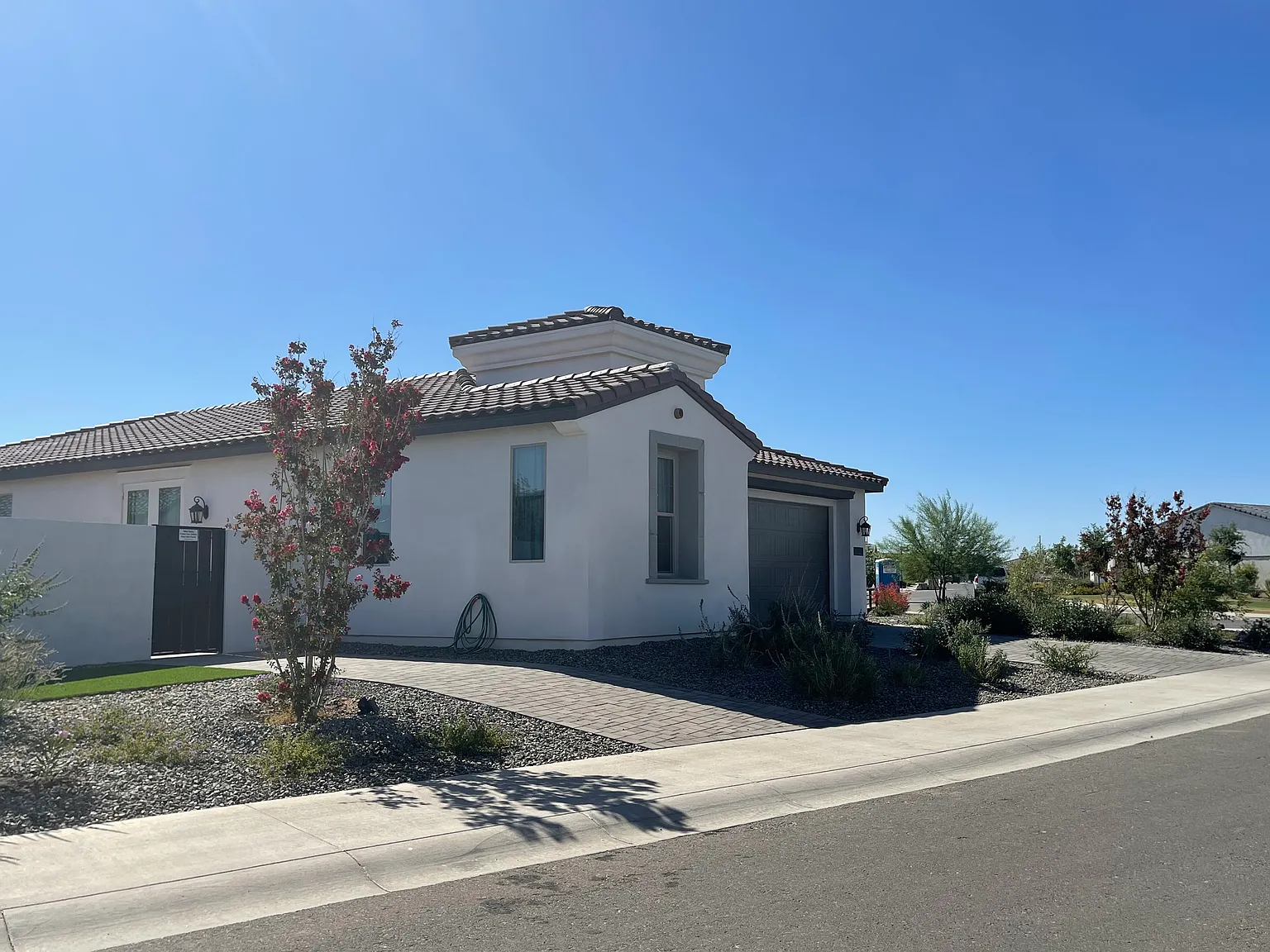 3 bed, 2.5 bath, 2045 sqft, $3,350 — Photo 2