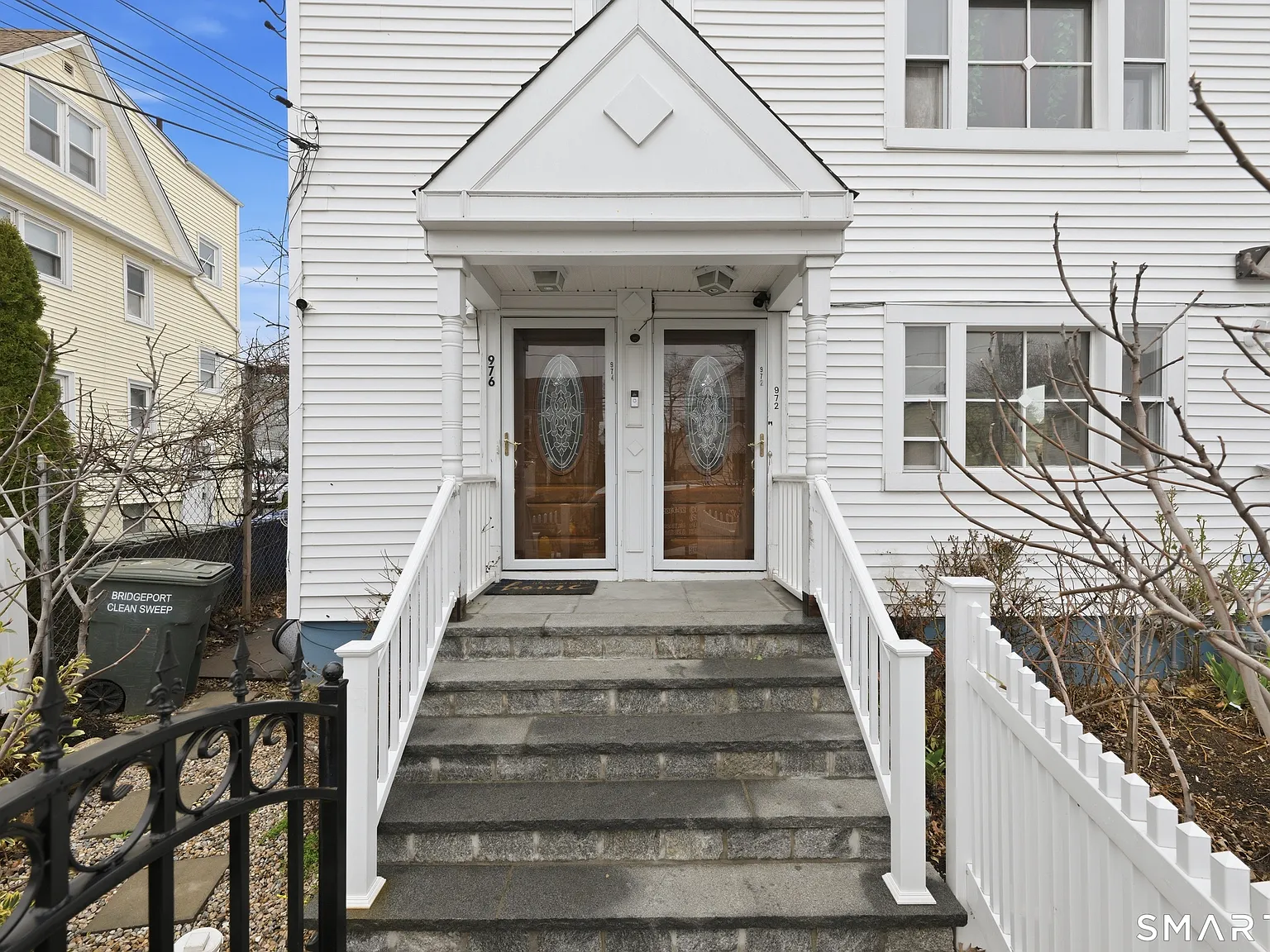 2 bed, 1.0 bath, 1200 sqft, $2,050 — Photo 2