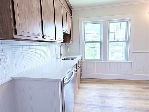 5th image of 481 Lagrange St