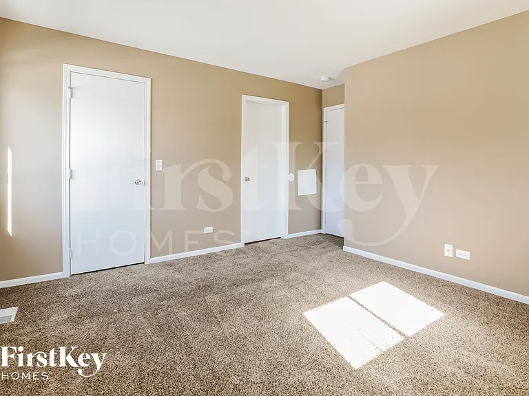 1143 Greensfield Dr — Photo 7