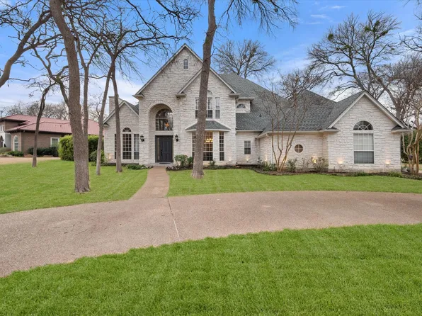 6037 Forest River Dr, Fort Worth, TX 76112