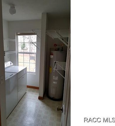 4th image of 10464 W Belfast St