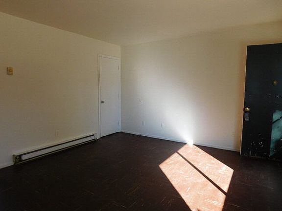 5th image of 411 Monroe St