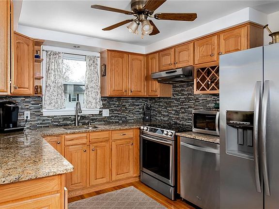 4th image of 21 Cadoret Dr