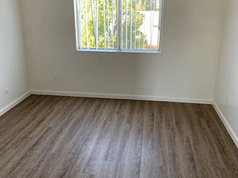 L Ave — Photo 9