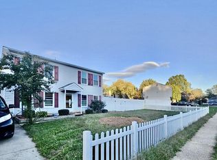 5611 Roundtree Dr, Woodbridge, VA 22193