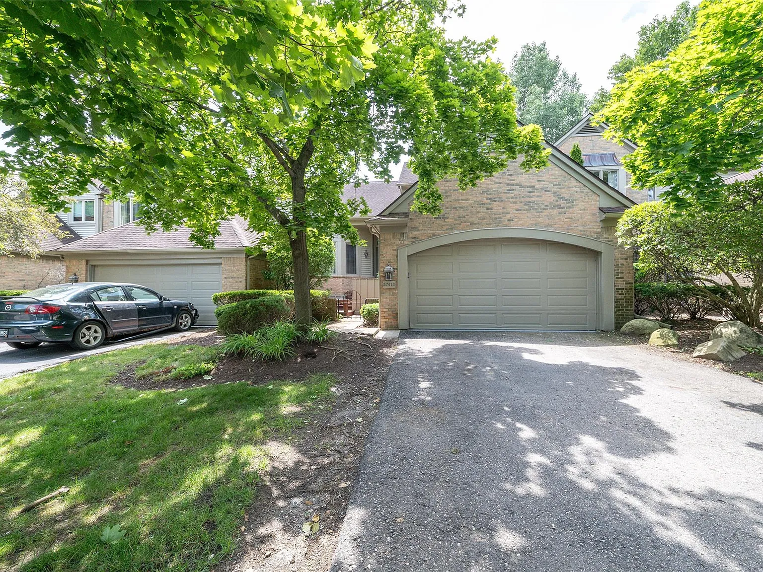 3 bed, 3.5 bath, 2158 sqft, $3,100 — Photo 2
