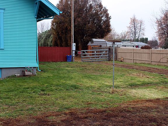 3rd image of 1183 Wallula Ave