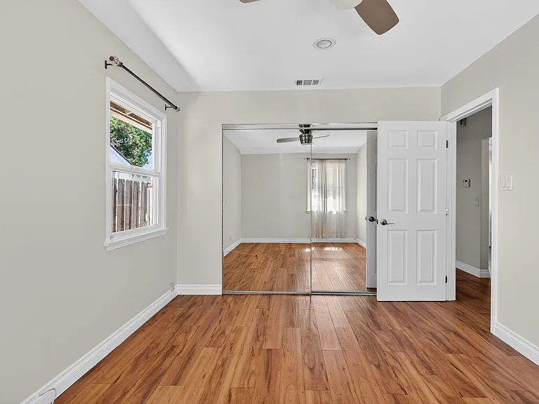 8007 Louise Ave — Photo 21