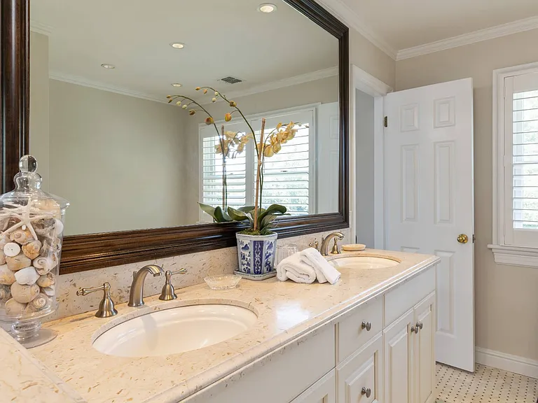 25 Tiffany Way — Photo 17