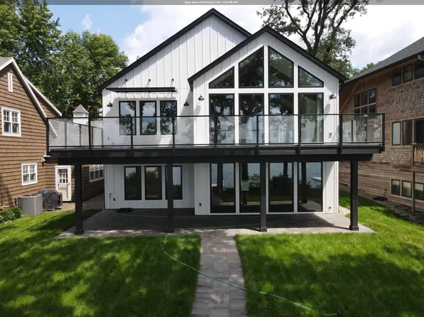 2105 Lakeshore Dr, Okoboji, IA 51355