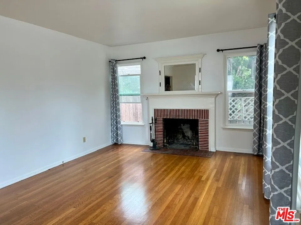 3 bed, 1.0 bath, 1384 sqft, $4,700 — Photo 3
