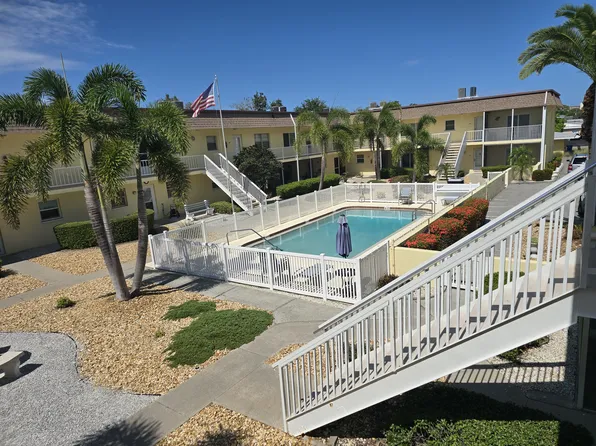 409 Manatee Ct APT 202, Venice, FL 34285