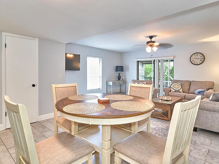 2417 W Stroud Ave #A — Photo 23