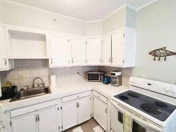 93 Union Ave, Old Orchard Beach, ME