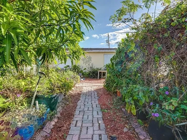 22XX SW 42nd Way #C — Photo 2