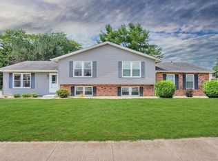 9790 Grant Pl, Crown Pt, IN 46307
