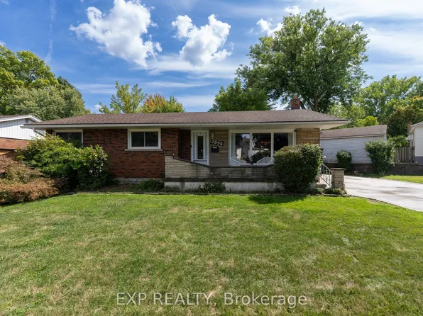 2896 Portage Rd, Niagara Falls, ON L2J 2J5