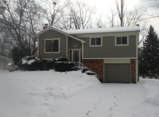 136 Balmoral Dr, Bolingbrook, IL
