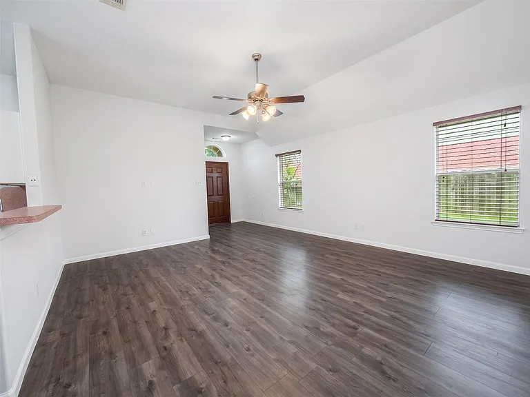 638 Aldenwick Ln — Photo 10