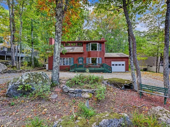 208 Mountain View Dr, Hawley, PA 18428