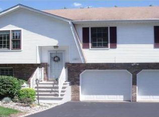 72-72 Clifton St, Edison, NJ 08817