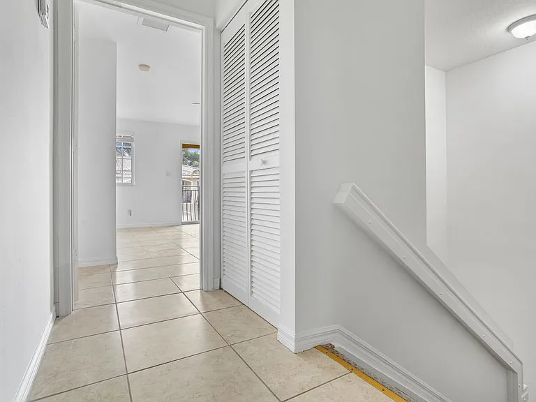 330 SW 2nd Ave #3 — Photo 28