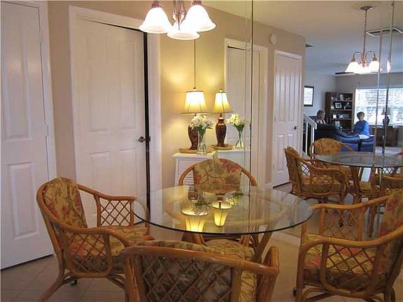 4th image of 2432 SW Danbury Ln