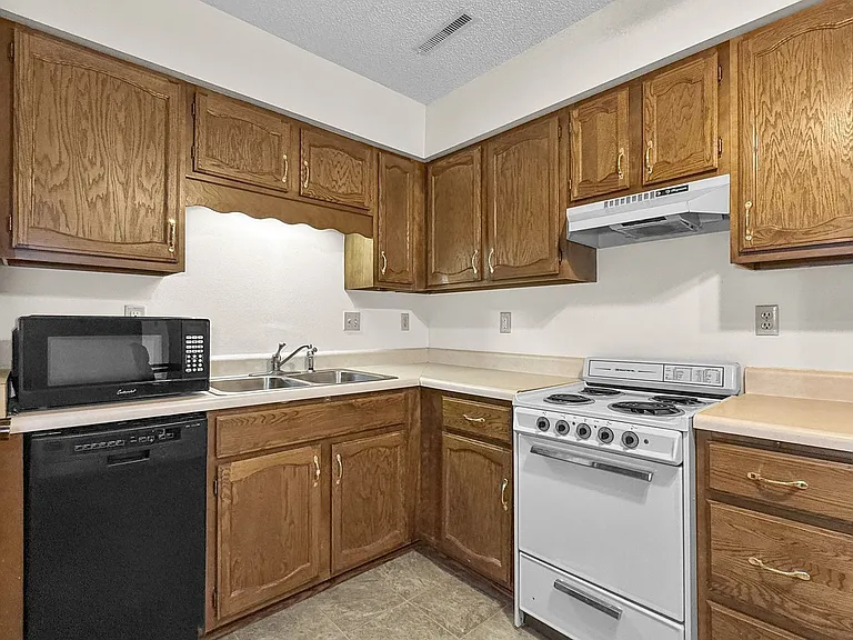 Trailside Apartments — Photo 11
