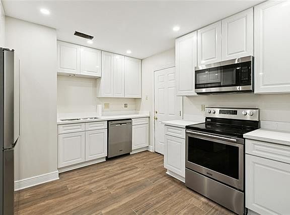 3rd image of 498 Oak Ave APT 4