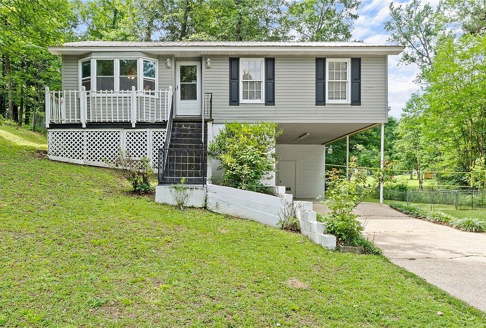 1st image of 2703 Colonial Dr NE