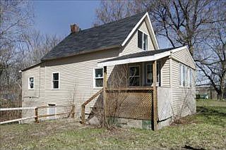 1st image of 401 Wood St N