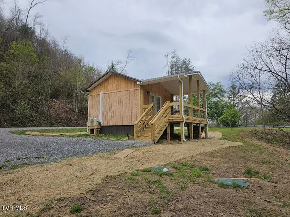 12702 Crab Orchard Rd, Coeburn, VA 24230