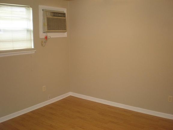 4th image of 419 Fern St APT A