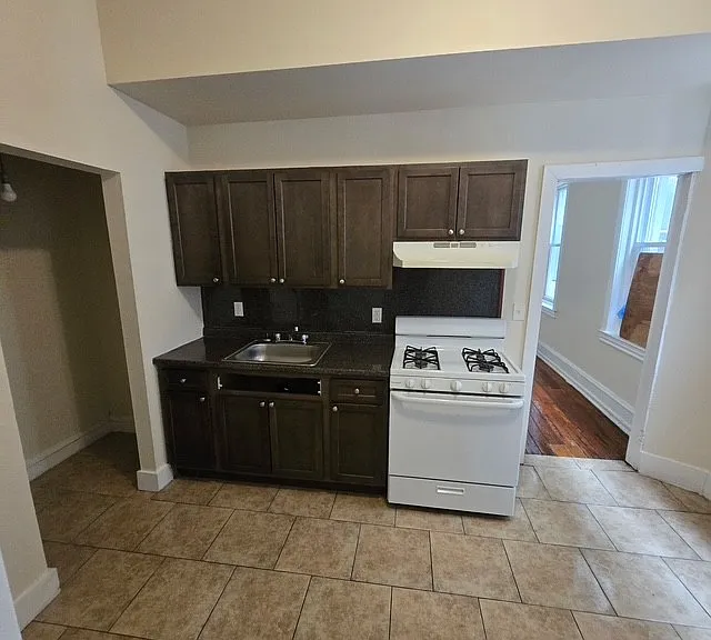 1521 Womrath St — Photo 2