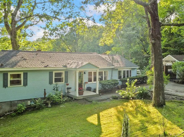 29 Indian Lane, Woodbury, CT 06798