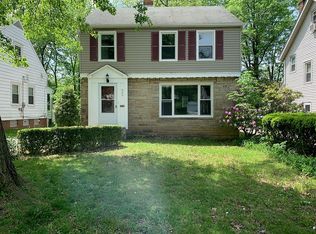 860 Montford Rd, Cleveland Heights, OH 44121