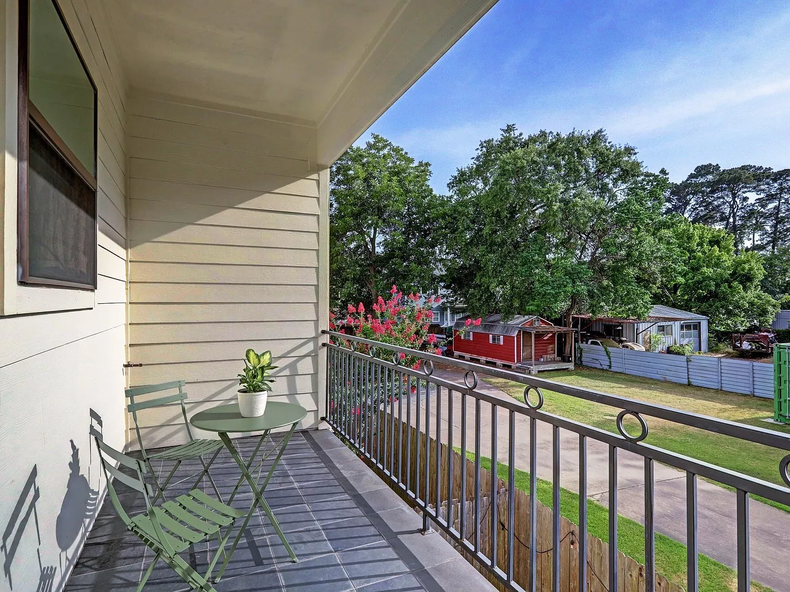 3 bed, 3.5 bath, 2456 sqft, $3,400 — Photo 4