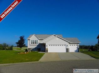 211 Clover Ct, Jordan, MN 55352