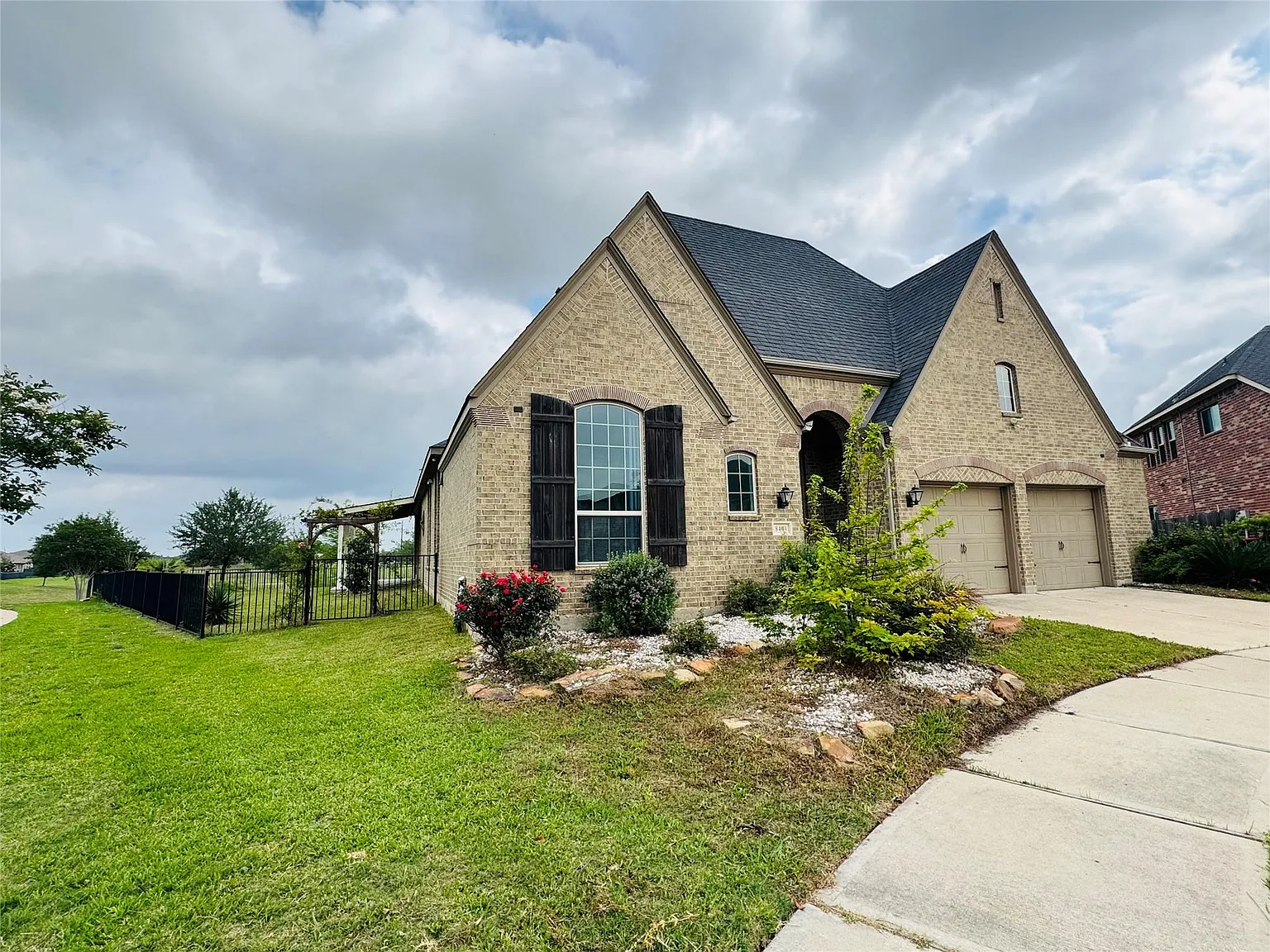 4 bed, 3.0 bath, 2946 sqft, $3,250 — Photo 2
