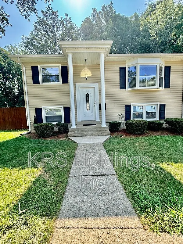 4 bed, 2.0 bath, 1472 sqft, $2,895 — Photo 1