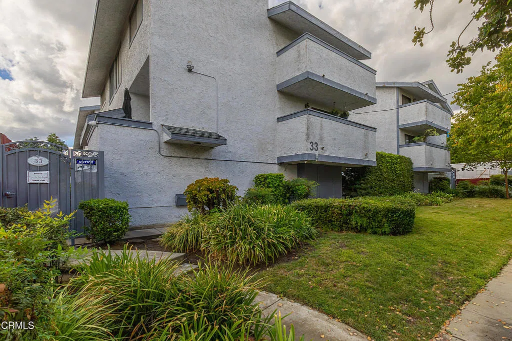 2 bed, 2.5 bath, 1189 sqft, $3,300 — Photo 1
