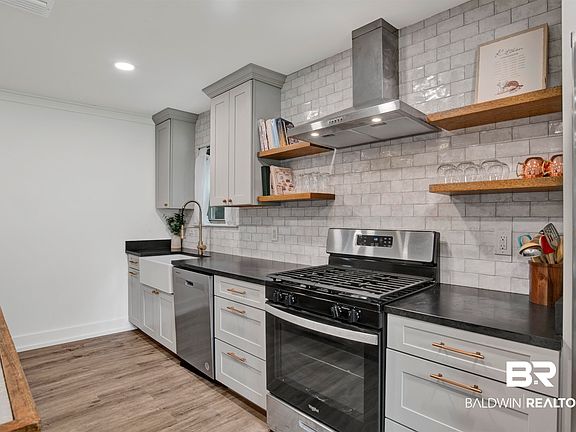5th image of 571 Morphy Ave
