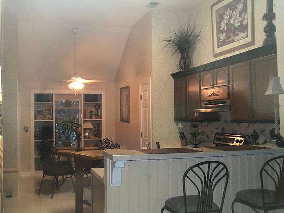 3rd image of 112 Westport Dr